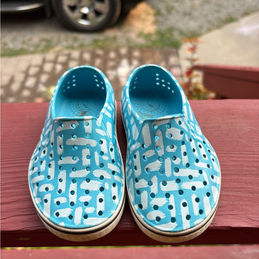 Native toddler size 6 shoes